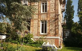 Les Roches